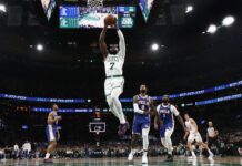 Los Celtics arrollan a los 76ers en el arranque de su serie