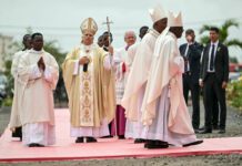 El papa condena en Angola “la lógica extractiva” que causa muertos y catástrofes en África