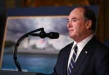 Secretario de Marina de EE.UU. es destituido tras meses de disputas en el Pentágono