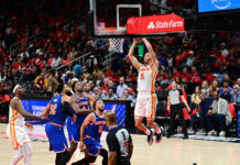 CJ McCollum encestó el tiro que le valio a Hawks vencer a Knicks en el Juego 3