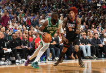 Jayson Tatum y Celtics vencen a 76ers y toman ventaja 2-1 en serie