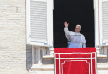León XIV ordena a ocho nuevos sacerdotes y pide una Iglesia de “puertas abiertas”