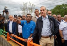 Presidente Abinader visita zona afectada por lluvia en los Alcarrizos