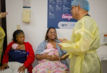 El calor de un abrazo que salva vidas: líderes empresariales y UNICEF conocen de cerca el impacto del Método Mamá Canguro en República Dominicana