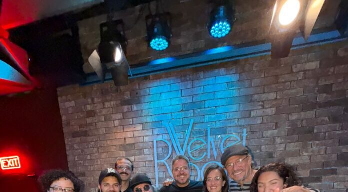 “Sí y Nights” consolida seis meses en cartelera con su formato de improvisación sin guión los martes en Velvet Room