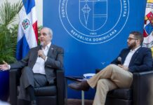 Abinader conversa con estudiantes universitarios sobre educación, liderazgo y servicio público como pilares del desarrollo