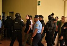 Aplazan coerción contra siete acusados por asesinato de chofer en Santiago