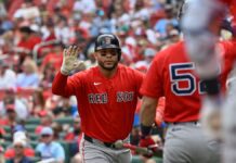 Boston detiene a San Luis; Bello gana el primero