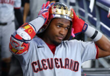 Martínez pega 2 jonrones y Guardians vapulean a Scherzer y vencen a Blue Jays