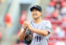 Rockies apalean a Rojos