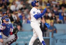 Muncy desata la locura con tres jonrones y deja en el terreno a Rangers