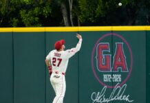 Soriano domina y los Angels aplastan a los Padres para cortar su racha de 8 triunfos