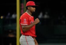 José Soriano lanza pelota de 2 hits en 6 entradas sin carreras y Angels vencen a Cubs