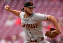 Roupp lleva no-hitter hasta la 6ta y Gigantes blanquean a Rojos en tenso choque