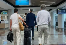 Jean Alain regresa al país tras viaje médico autorizado en medio de proceso