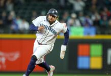 Marineros dejan tendidos a Atléticos con hit de oro de Naylor