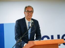 José Mármol presenta antología que reúne su obra poética de 1984 a 2019