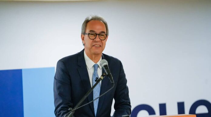 José Mármol presenta antología que reúne su obra poética de 1984 a 2019