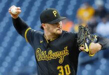 Skenes lleva no-hitter hasta el 6to en su apertura más dominante de la temporada