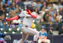 Vivas y Millas impulsan carreras; Nationals anotan 4 en la 9na con 3 toques y vencen a Brewers