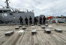 Ocupan 450 paquetes de cocaína en las costas de Baní y apresan a cuatro venezolanos