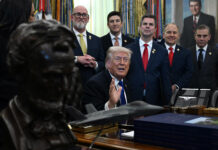 El gobierno de Trump desafía límite legal del Congreso para continuar la guerra contra Irán