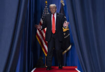 Trump reaparece en un mitin en Florida tras intento de asesinato: “No debería estar aquí”