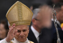 El Vaticano asegura que el papa continúa predicando la paz, tras un nuevo ataque de Trump