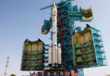 China envía un astronauta al espacio para un año en su camino a la Luna