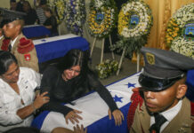 Indignación, miedo y clamor por justicia tras la masacre de 20 personas en Honduras