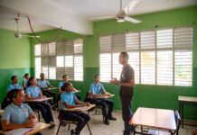 Regulación del uso de celulares liderada por Luis Miguel De Camps recibe amplio respaldo en el sistema educativo
