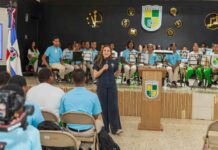 Carolina Mejía sostiene encuentro con estudiantes de politécnico en Gualey