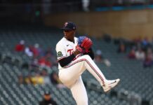 Josh Bell castiga a los Astros con 2 jonrones y 4 impulsadas en triunfo de Twins