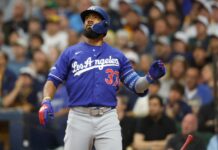 Teoscar Hernández impulsa 6 carreras y Dodgers remontan para aplastar a Brewers