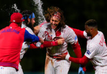Phillies dejan a Giants en el terreno dos veces el mismo día
