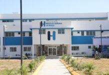 Mientras el pueblo espera medicinas, el poder compra micrófonos