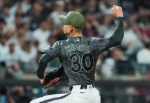 Weaver sale de un aprieto con bases llenas ante su exequipo y los Mets vencen Yankees