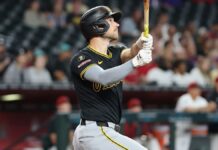 Lowe vuelve a jonronear y Piratas remontan para llevarse la serie en Chase Field