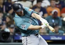 Marineros ganan tres de cuatro juegos a Astros