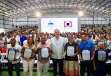Abinader entrega 1,500 títulos de propiedad en Nuevo Domingo Savio y eleva a 3,500 los certificados otorgados