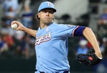 Rangers se imponen a Cachorros detrás de un sólido deGrom