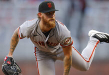Tres HR en el 2do inning respaldan a Whisenhunt en la barrida de Gigantes sobre Bravos