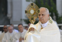 León XIV: La Iglesia, con sus aciertos y errores, quiere dialogar con el mundo actual