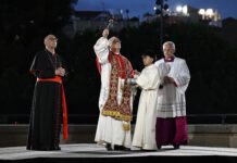 El papa llama a la paz en la Sagrada Familia: No podemos creer en Jesús y hacer la guerra
