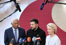 Zelenski devuelve la condecoración a Polonia y reitera su ofrecimiento de diálogo