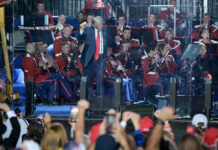 Trump convierte el inicio de los festejos de la independencia en un mitin electoral