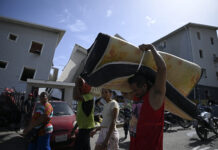 Caos y desolación en La Guaira, una ciudad destrozada por los derrumbes en Venezuela