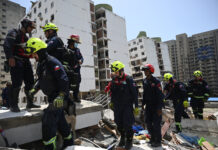 Saqueos y desesperación marcan la emergencia en Venezuela tras los terremotos