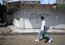 Las tareas de rescate continúan en Venezuela entre avisos de escasez y enfermedades