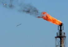 El petróleo de Texas termina en 69,23 dólares el barril una semana marcada por Ormuz